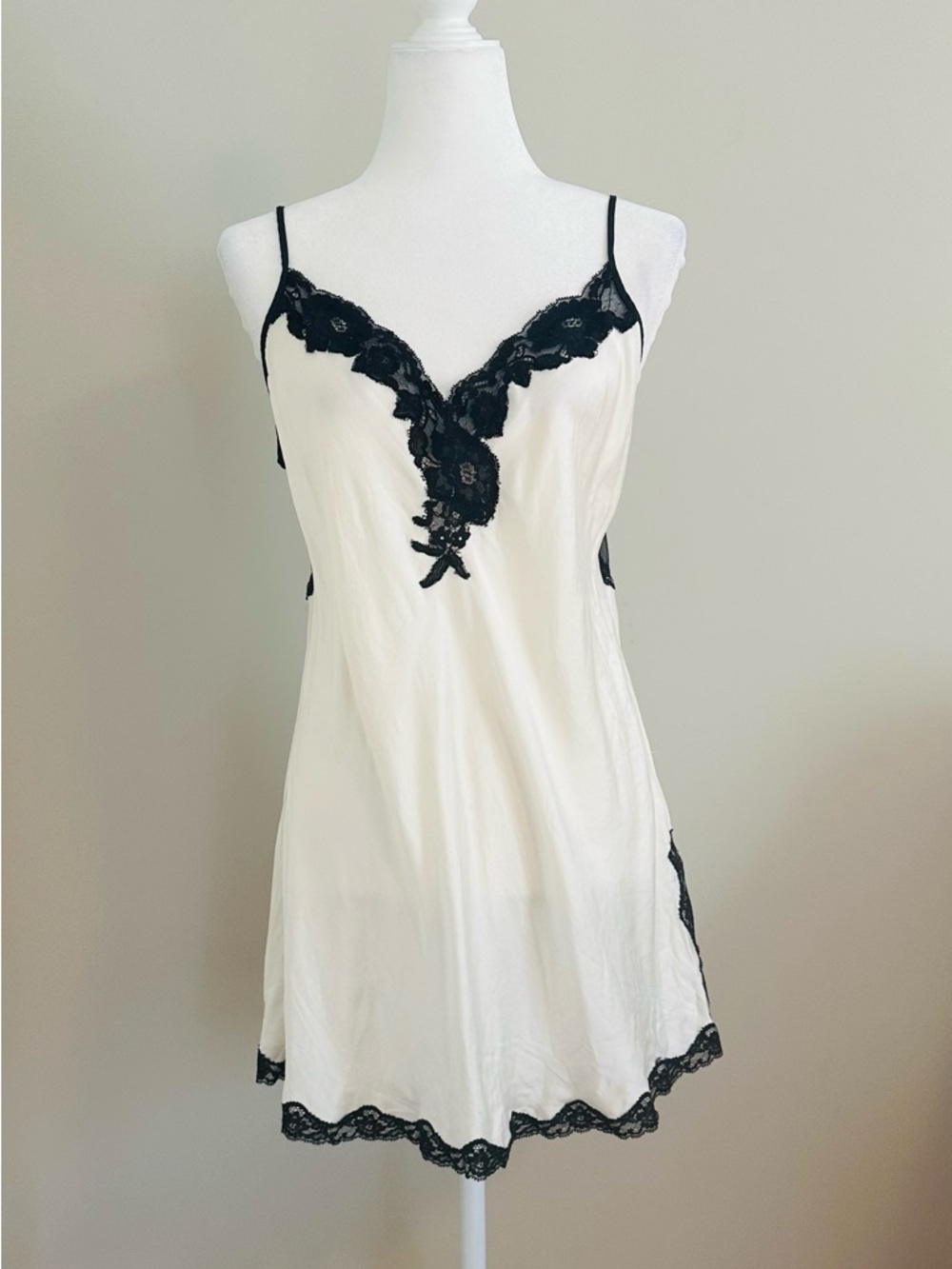 Vintage Y2K Victoria’s Secret Silk Neck Night Dress L